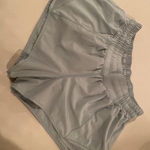 Lululemon 2.5 hotty hot short - pale green